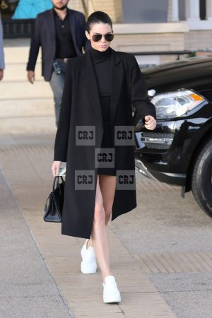 Kendall Jenner Real Black Wool Buttonless Peacoat - Image 2